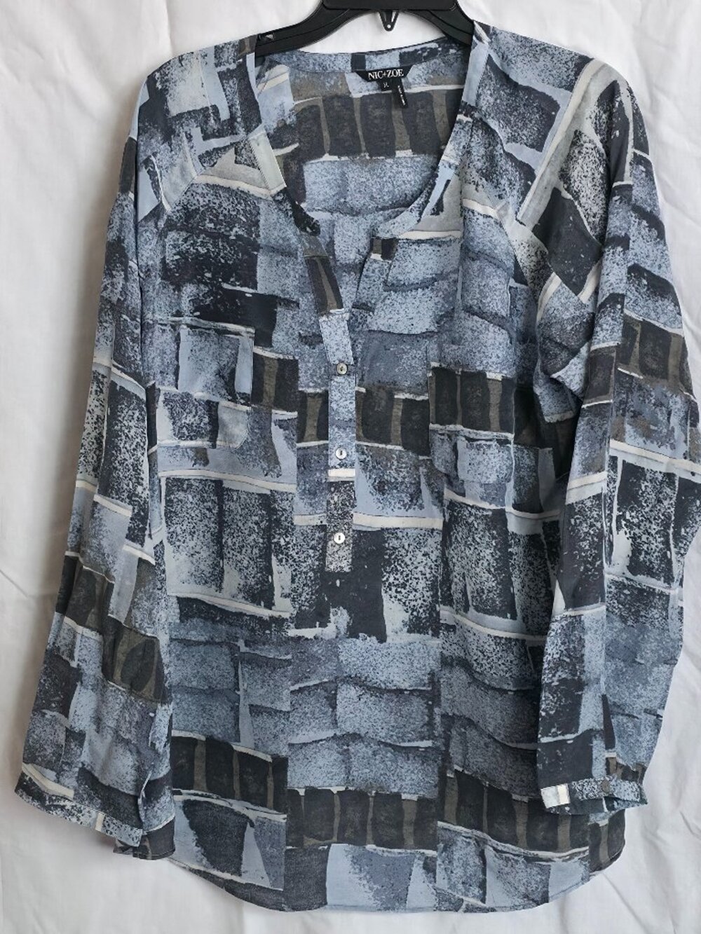NIC + ZOE Split Neck Long Sleeve top